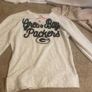 selling a packers sweatshirt